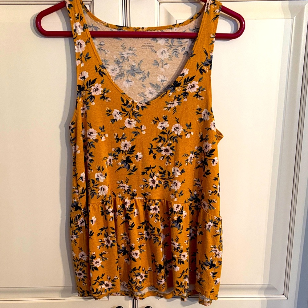 American Eagle sleeveless floral top. Peplum style